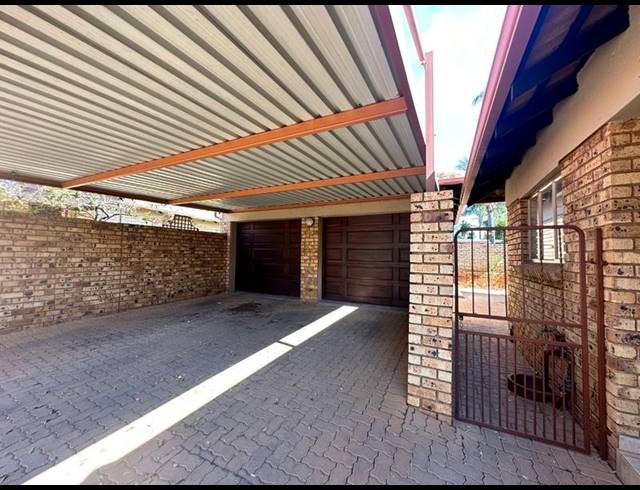 3 BEDROOM TOWNHOUSE FOR SALE IN SINOVILLE